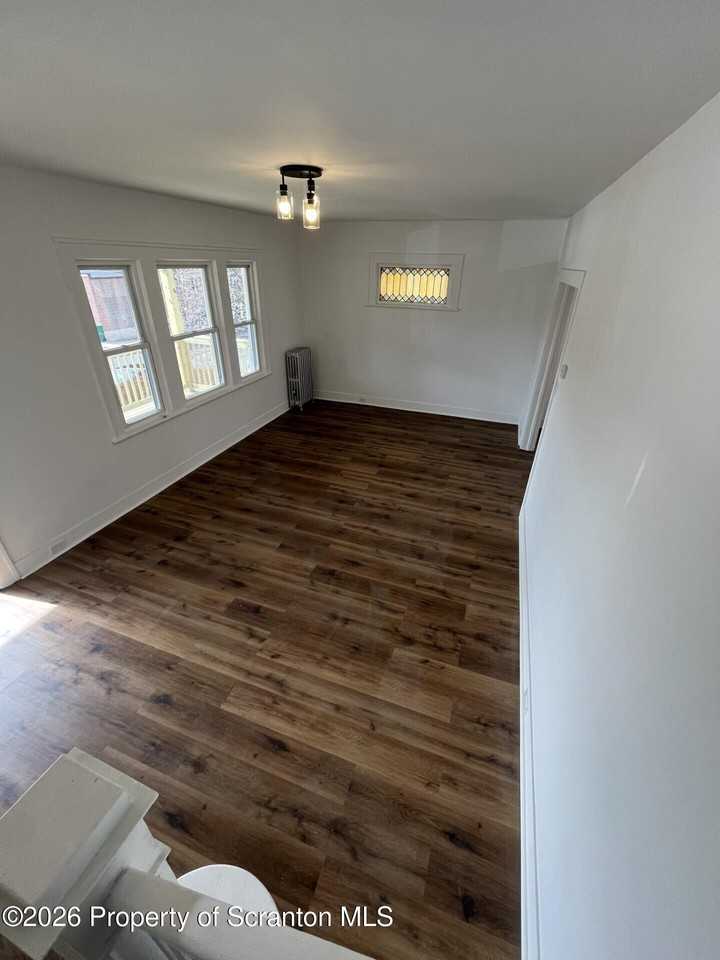 1139 Sanderson Ave - Photo 4 of 19