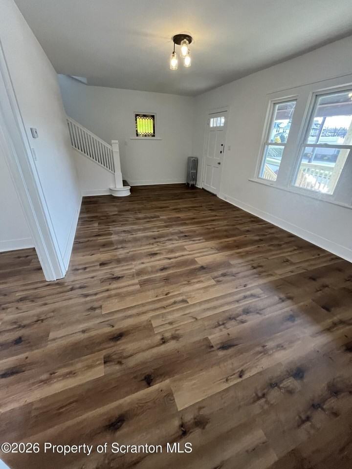 1139 Sanderson Ave - Photo 5 of 19