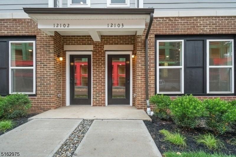 8 Jessica Ln - Photo 2 of 26