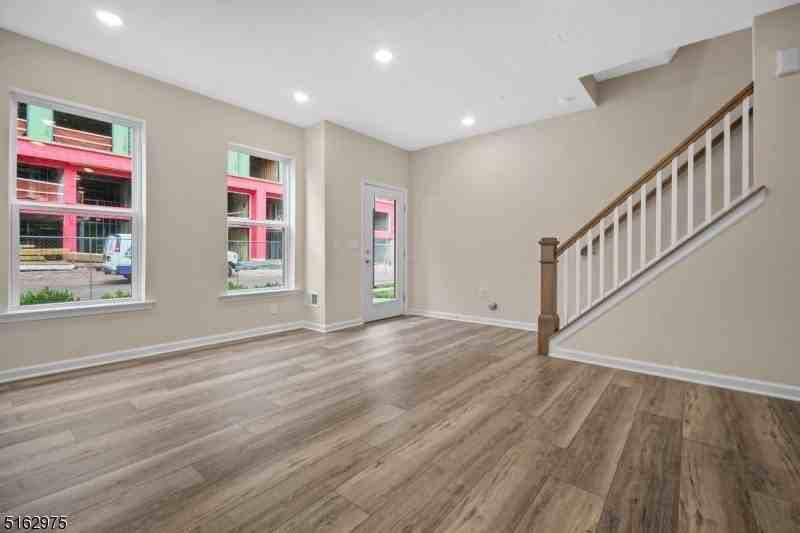 8 Jessica Ln - Photo 4 of 26