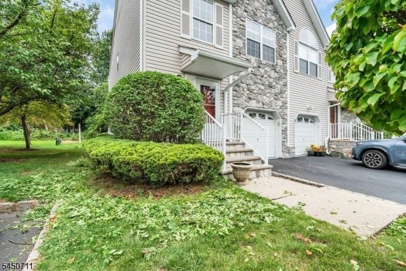 8 Edith Pl - Photo 3 of 40