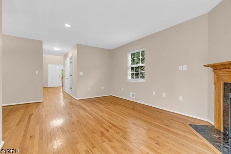 8 Edith Pl - Photo 7 of 40