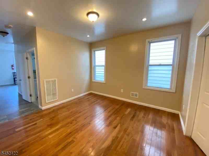 186 Oakwood Pl #1 - Photo 2 of 11