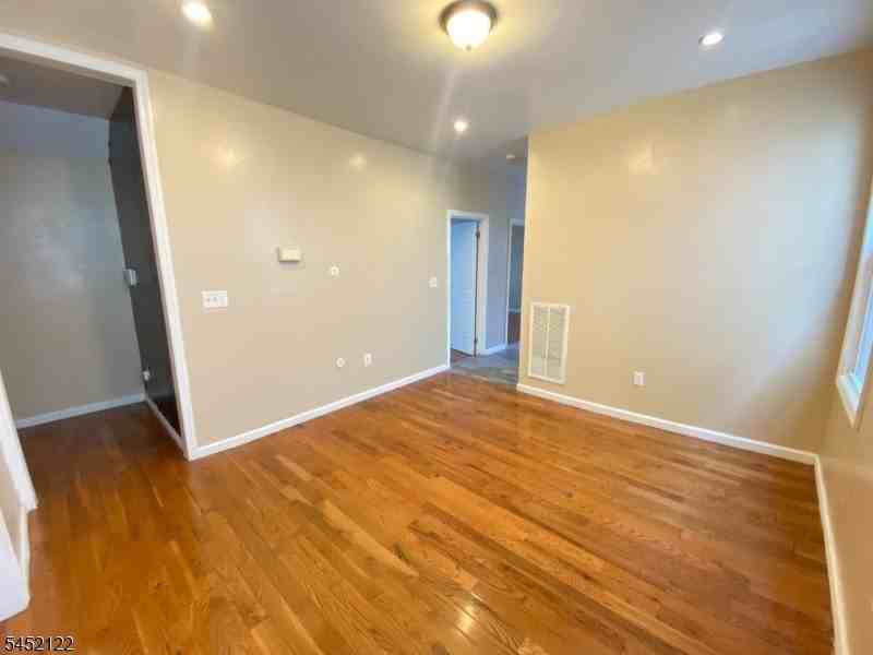 186 Oakwood Pl #1 - Photo 3 of 11