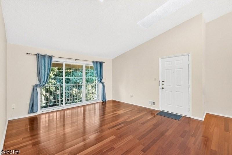 4006 Crawford Ct - Photo 2 of 26