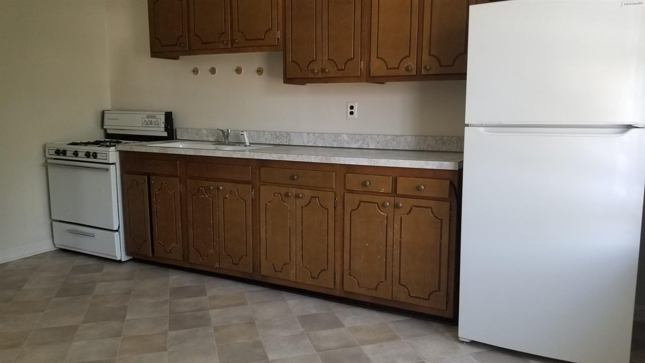 683 Avenue E #2 - Photo 3 of 9