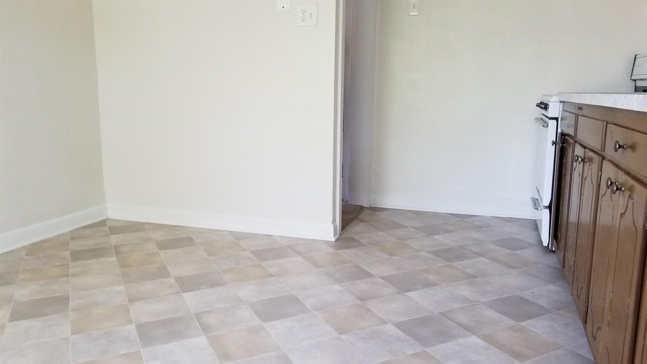 683 Avenue E #2 - Photo 4 of 9