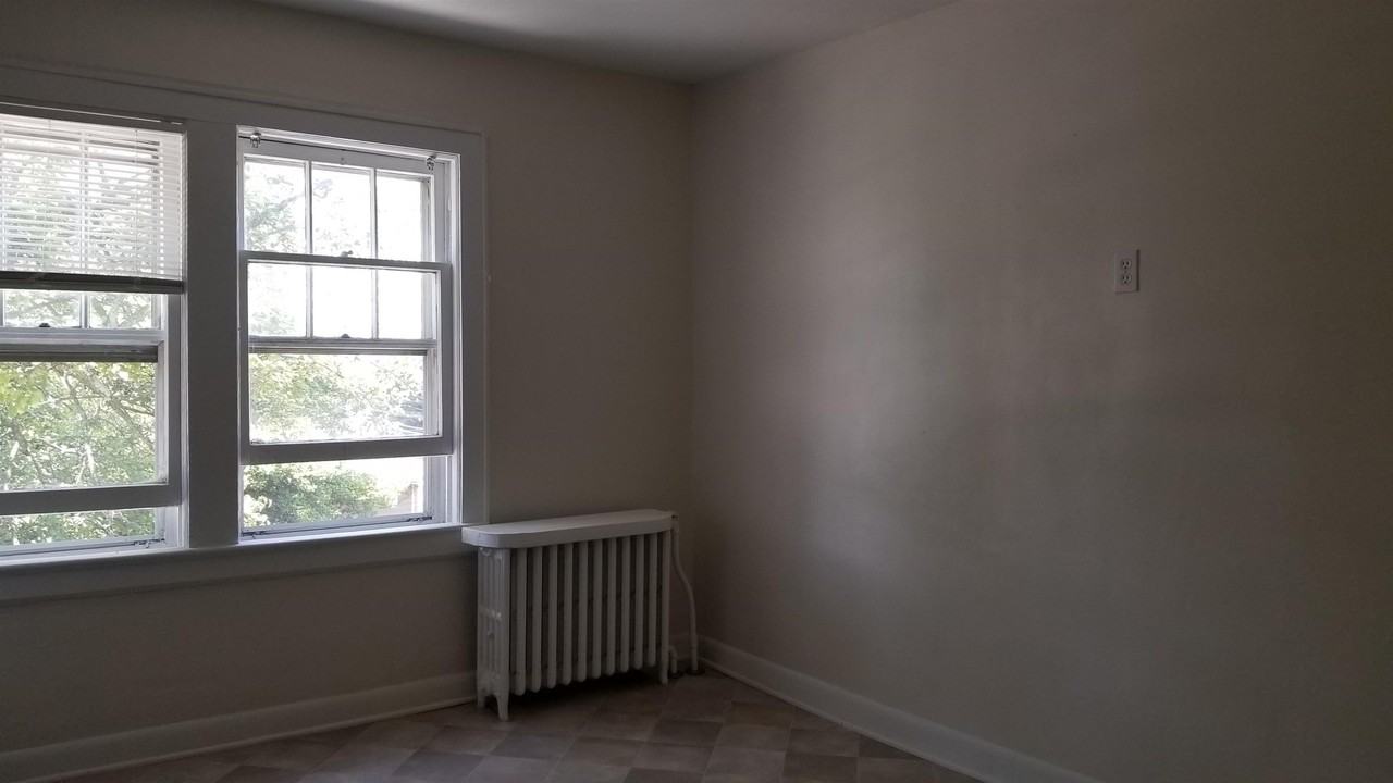 683 Avenue E #2 - Photo 5 of 9