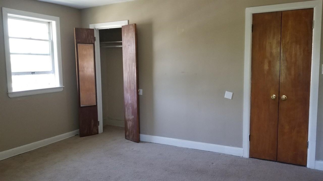 683 Avenue E #2 - Photo 7 of 9