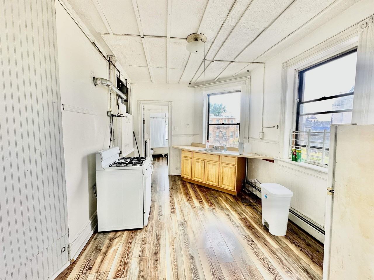 319 8th St #3R - Photo 4 of 11