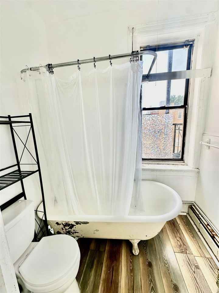 319 8th St #3R - Photo 6 of 11