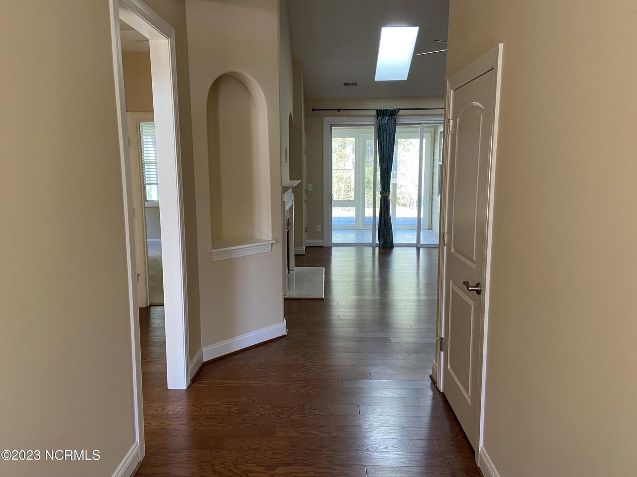 1113 Evangeline Dr - Photo 2 of 33