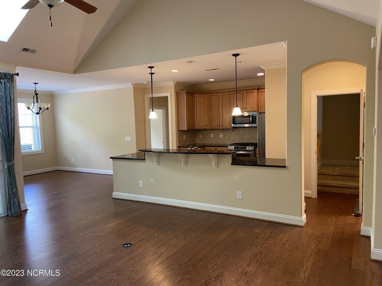 1113 Evangeline Dr - Photo 3 of 33