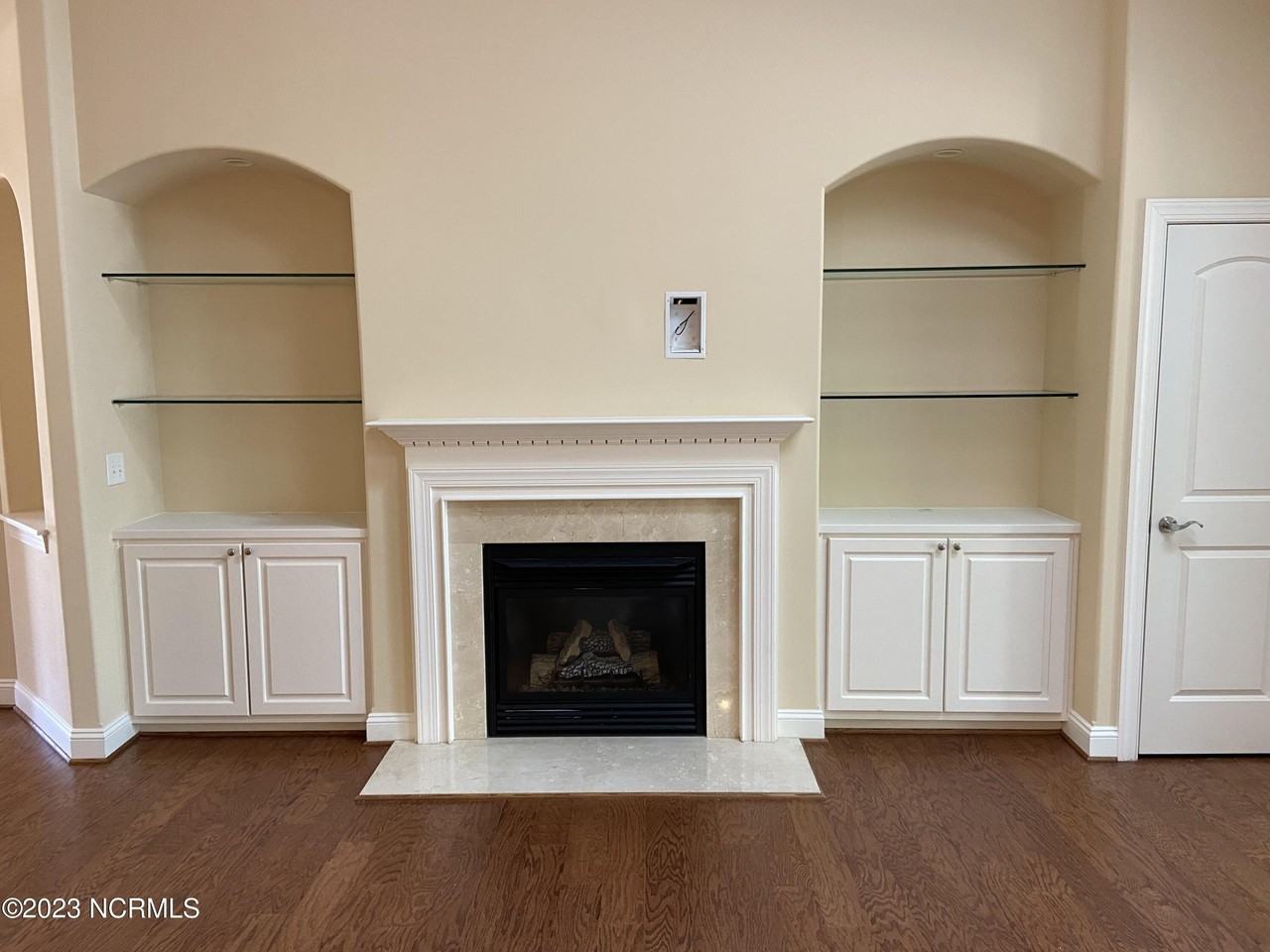 1113 Evangeline Dr - Photo 5 of 33
