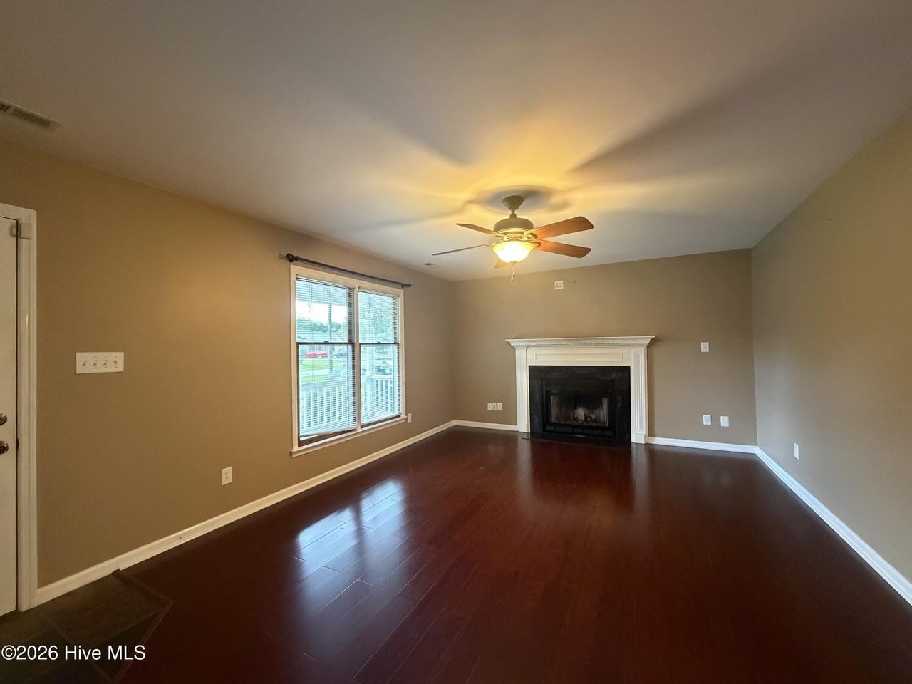 717 Mallard Dr - Photo 3 of 27