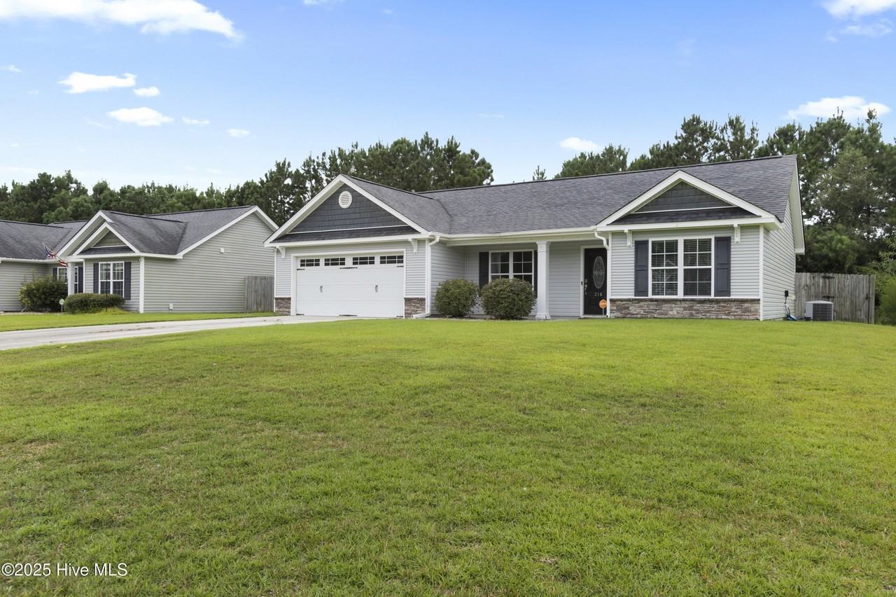 216 Jasmine Ln - Photo 2 of 26