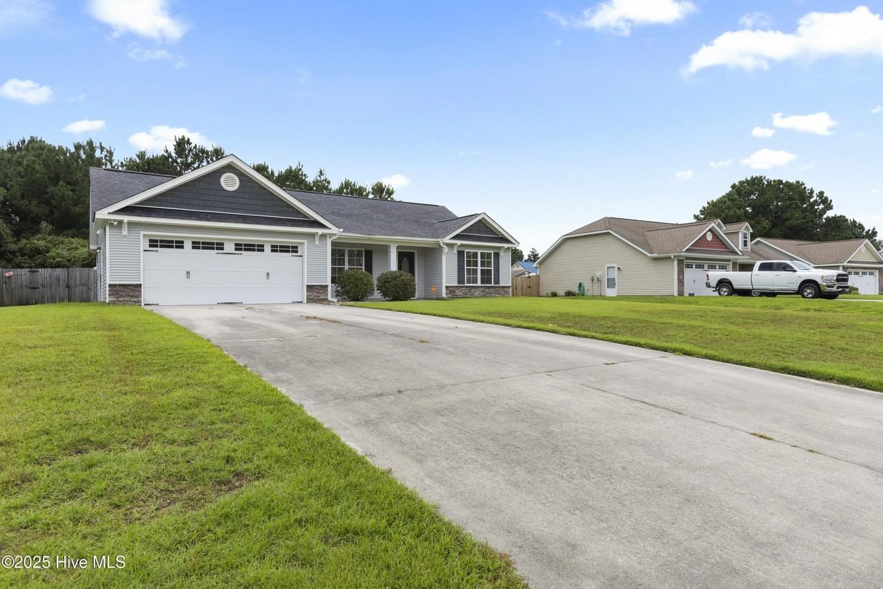 216 Jasmine Ln - Photo 3 of 26