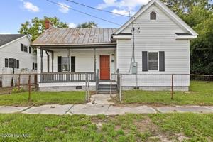 featured image of 104 N Trianon St