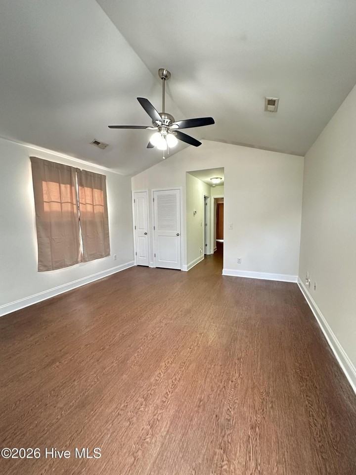724 Kidder St - Photo 2 of 11
