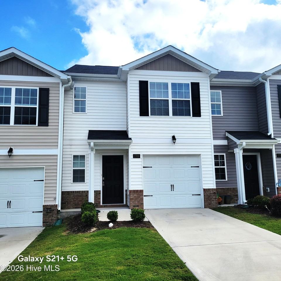 2709 Gracie Ln - Photo 2 of 36