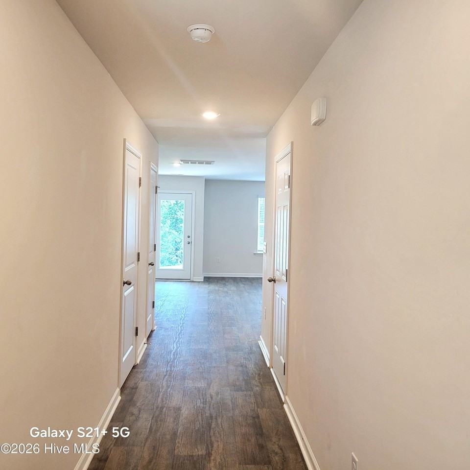 2709 Gracie Ln - Photo 4 of 36