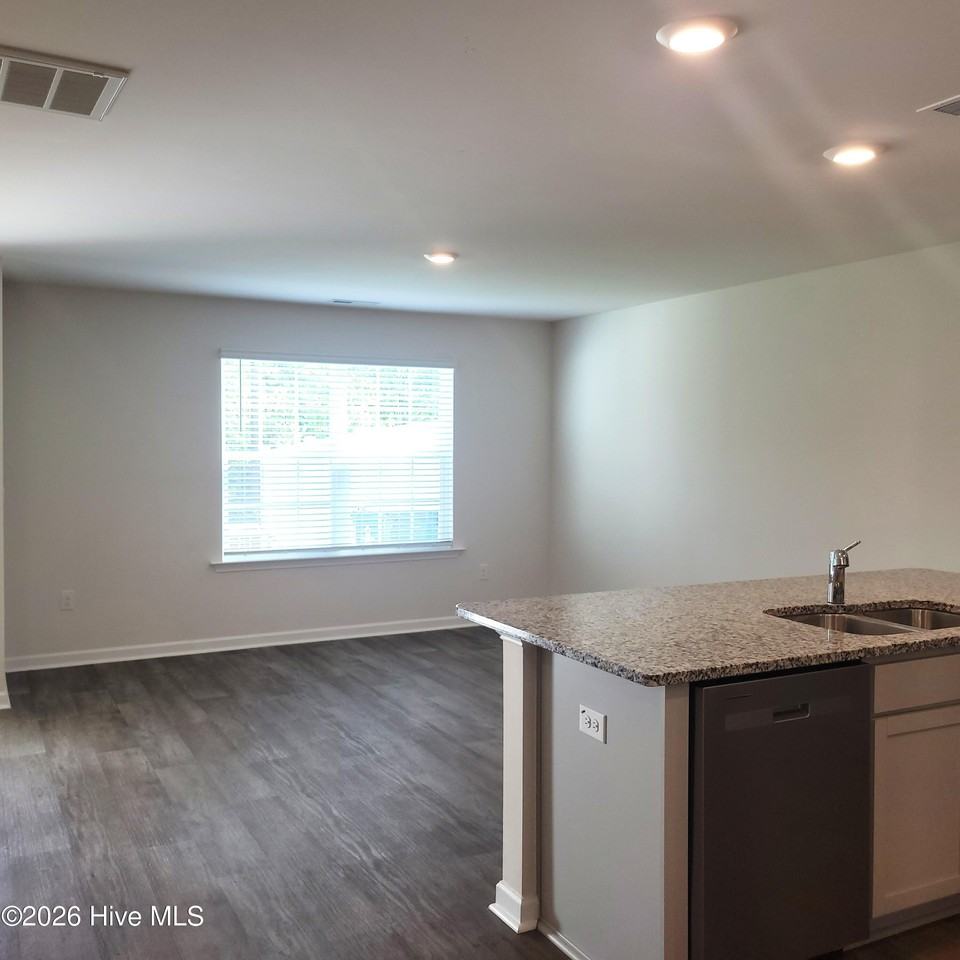2709 Gracie Ln - Photo 6 of 36