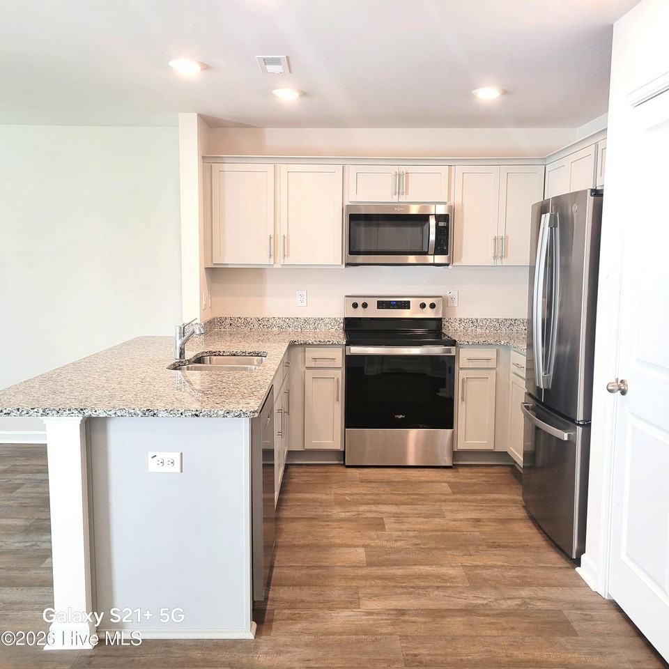2709 Gracie Ln - Photo 7 of 36