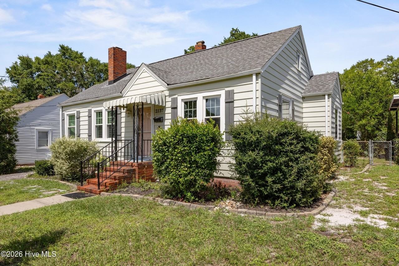2137 Jackson St - Photo 2 of 32