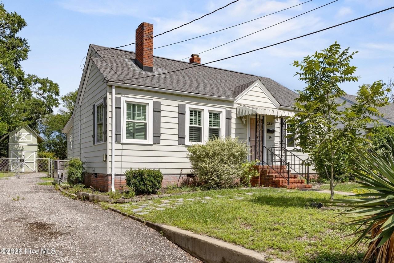 2137 Jackson St - Photo 3 of 32