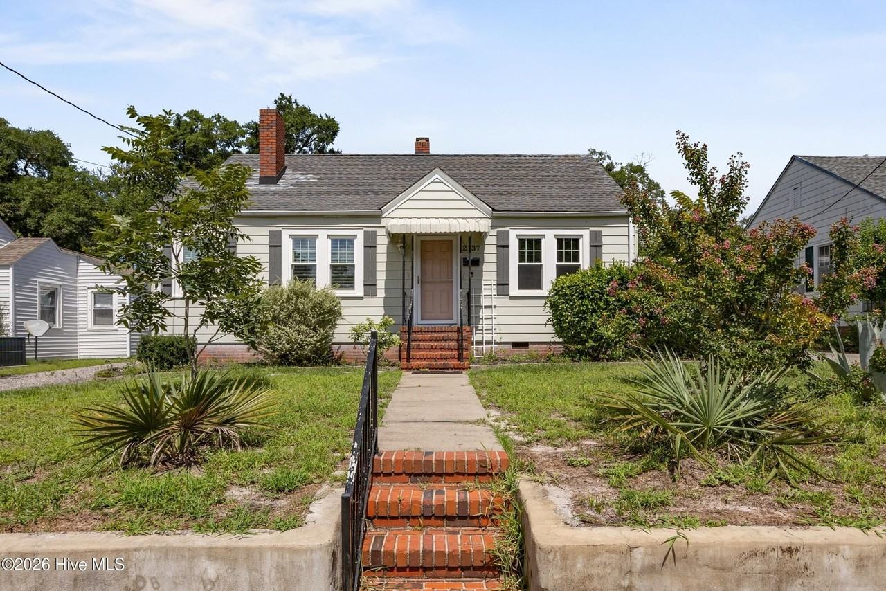 2137 Jackson St - Photo 4 of 32