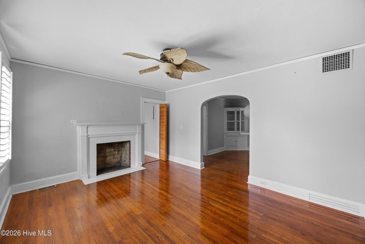 2137 Jackson St - Photo 5 of 32