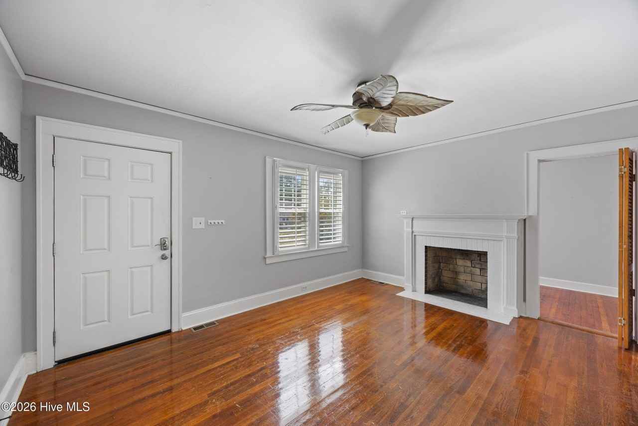 2137 Jackson St - Photo 6 of 32