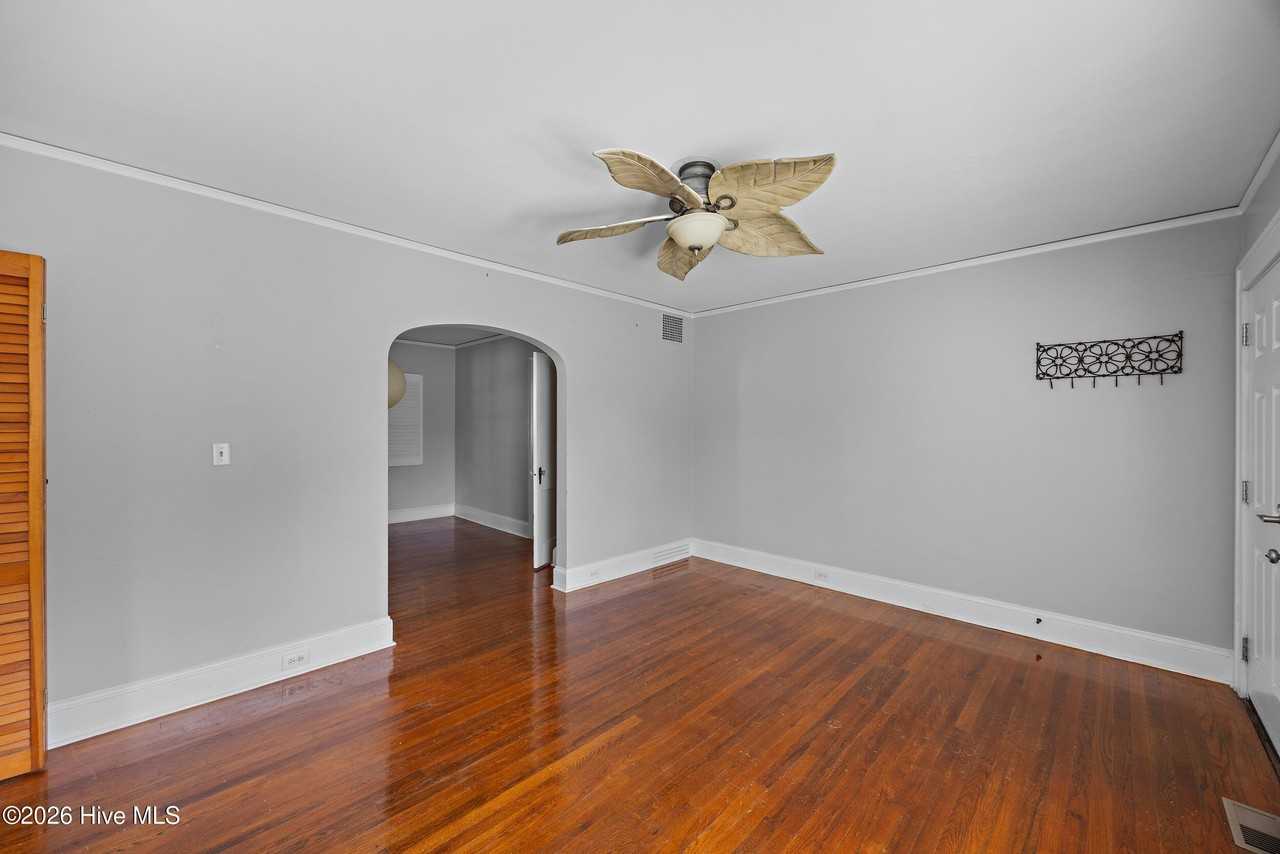 2137 Jackson St - Photo 7 of 32