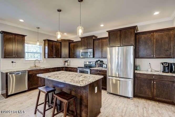 120 Camelot Dr - Photo 3 of 22