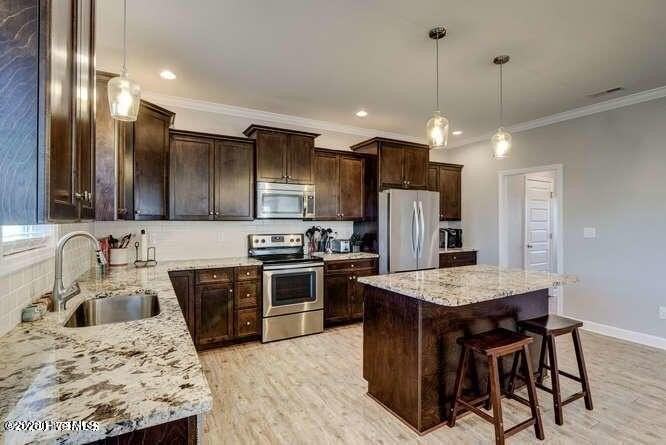 120 Camelot Dr - Photo 4 of 22