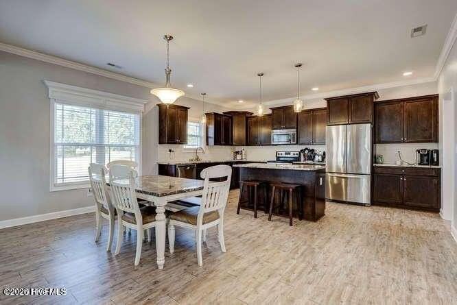 120 Camelot Dr - Photo 5 of 22
