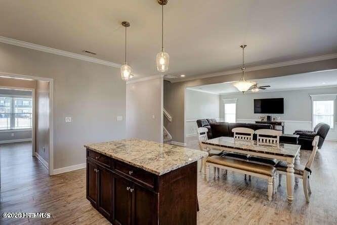120 Camelot Dr - Photo 7 of 22