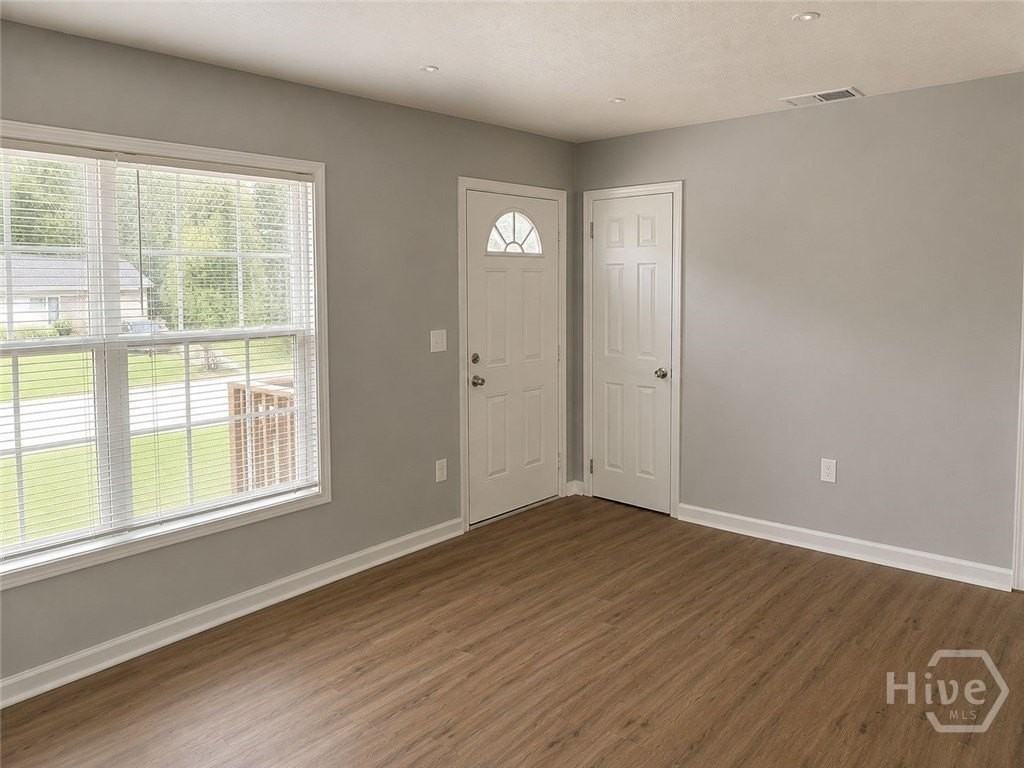 430 Martin Cir - Photo 2 of 8