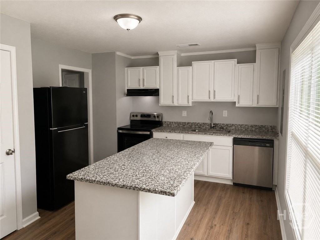 430 Martin Cir - Photo 4 of 8