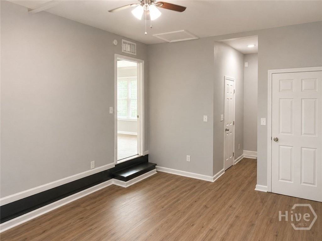 430 Martin Cir - Photo 5 of 8