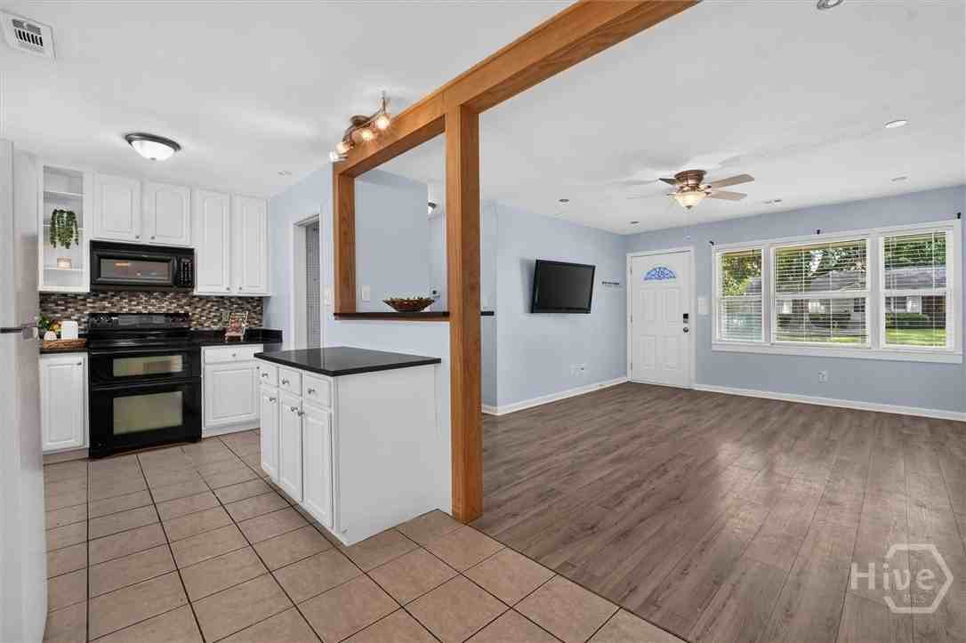 113 Gordon St - Photo 5 of 25