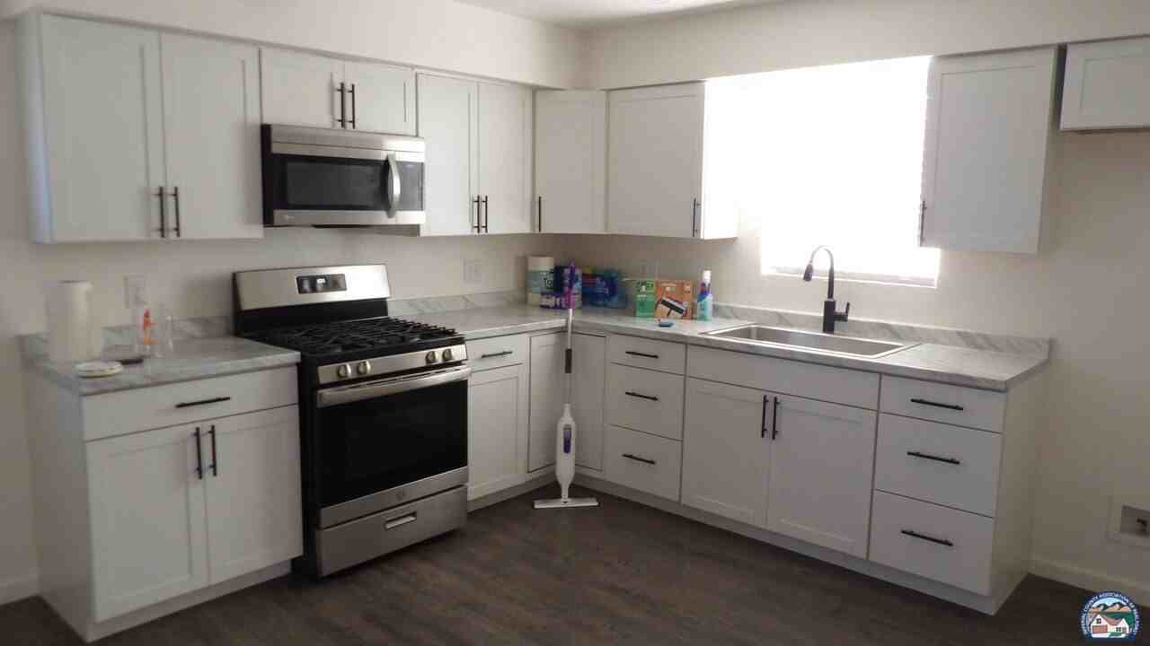 1167 N 18th St - Photo 3 of 10
