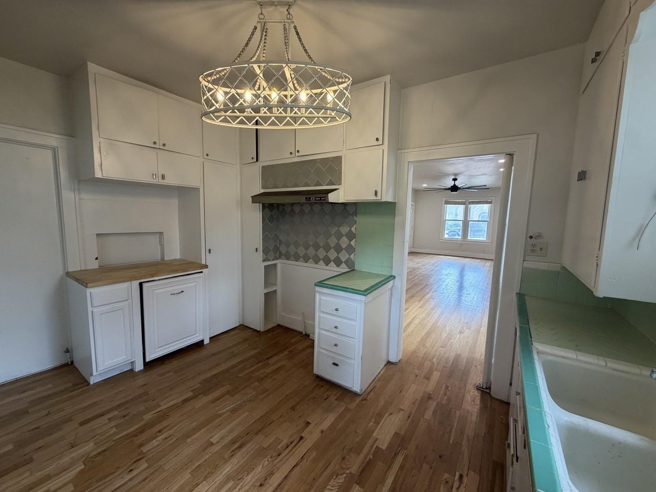 2206 16th St - Photo 3 of 27