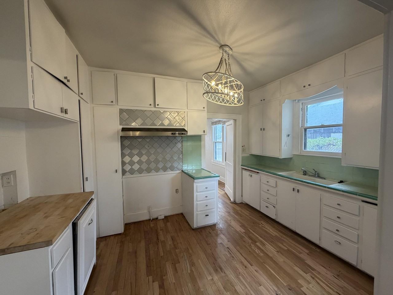 2206 16th St - Photo 4 of 27