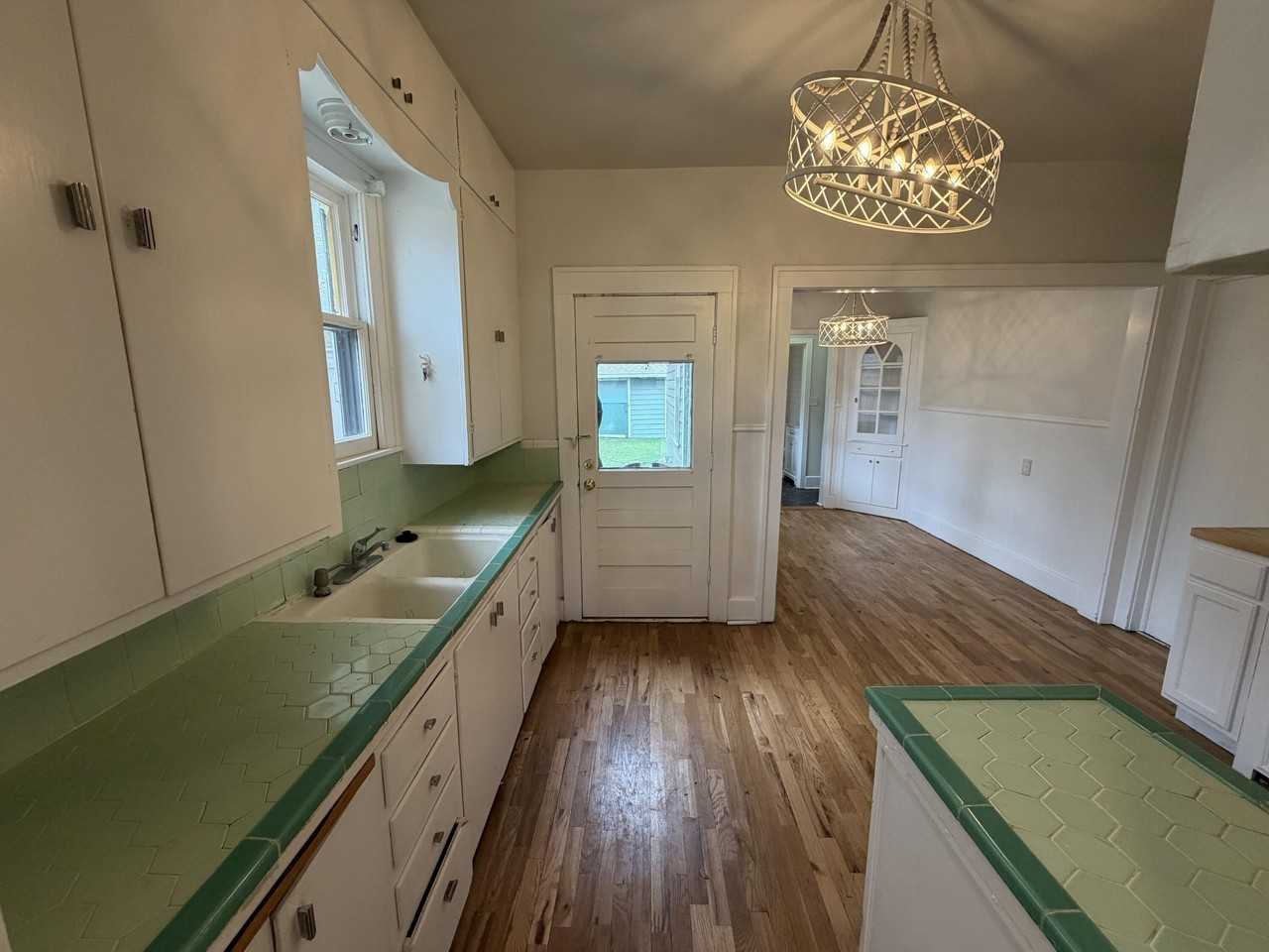 2206 16th St - Photo 5 of 27