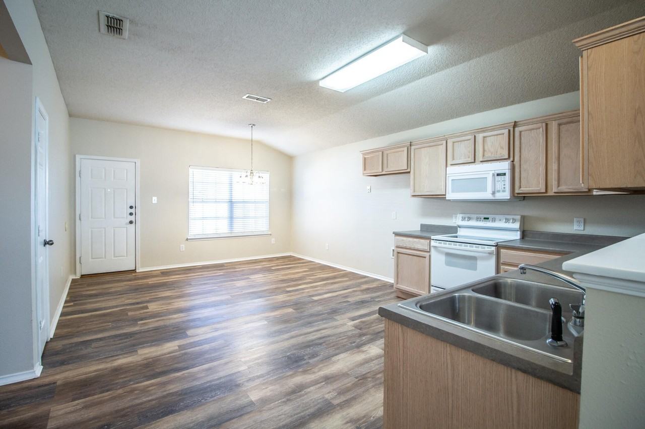 6528 88th St - Photo 5 of 17