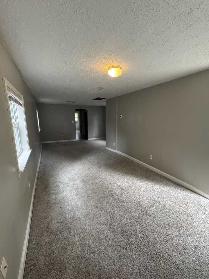 605 Harry St - Photo 3 of 25