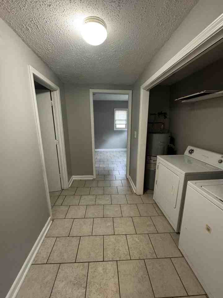 605 Harry St - Photo 6 of 25