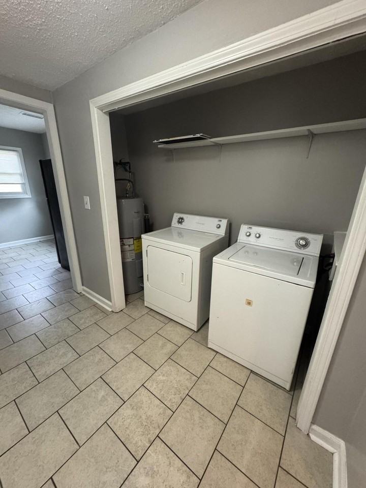 605 Harry St - Photo 7 of 25
