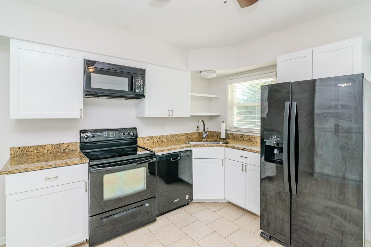 282 Zandale Dr - Photo 3 of 40